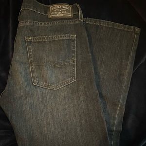 Like new. No holes or rips. 30x30